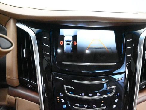 Used 2016 Cadillac Escalade Platinum AWD/4WD image 16