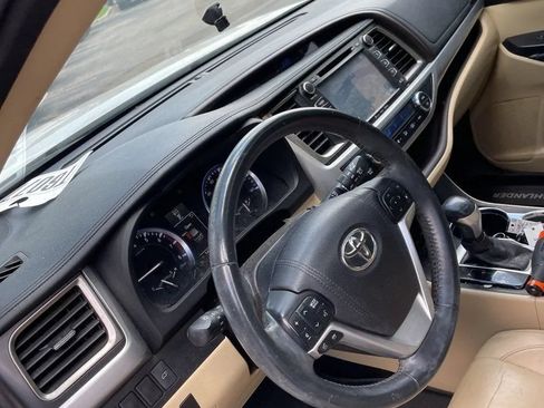 Used 2016 Toyota Highlander XLE AWD/4WD image 27