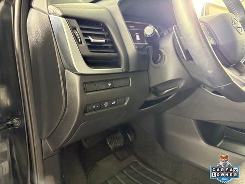 Used 2025 Nissan Rogue SV AWD/4WD image 16