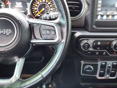 Used 2018 Jeep Wrangler Unlimited Sahara w/ Safety Group AWD/4WD image 25