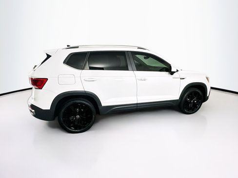 Used 2023 Volkswagen Taos SE w/ Panoramic Sunroof Package FWD image 10