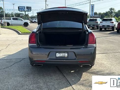Used 2019 Chrysler 300 Touring w/ Sport Appearance Package RWD image 27
