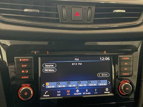 Used 2019 Nissan Rogue SL image 16