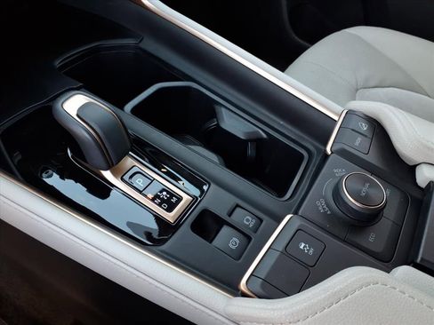 Used 2024 Toyota Grand Highlander AWD Hybrid image 38