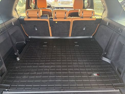 Used 2018 Land Rover Discovery HSE image 9