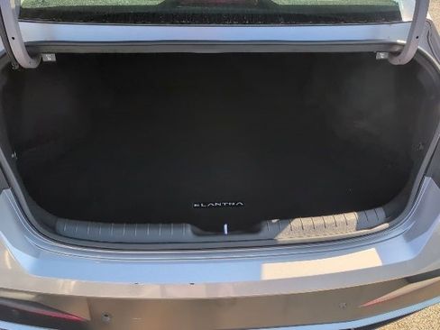 Used 2024 Hyundai Elantra Limited image 17