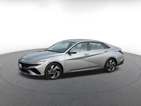 Used 2025 Hyundai Elantra Limited image 8