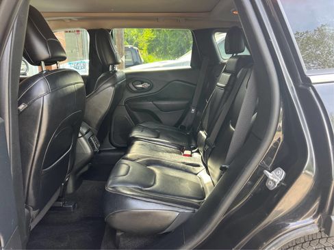 Used 2015 Jeep Cherokee Latitude w/ Comfort/Convenience Group AWD/4WD image 10