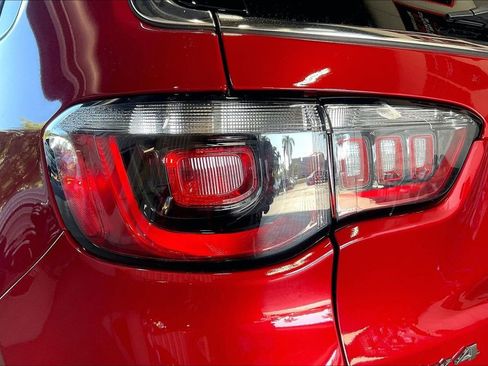 Used 2025 Jeep Compass Limited AWD/4WD image 17
