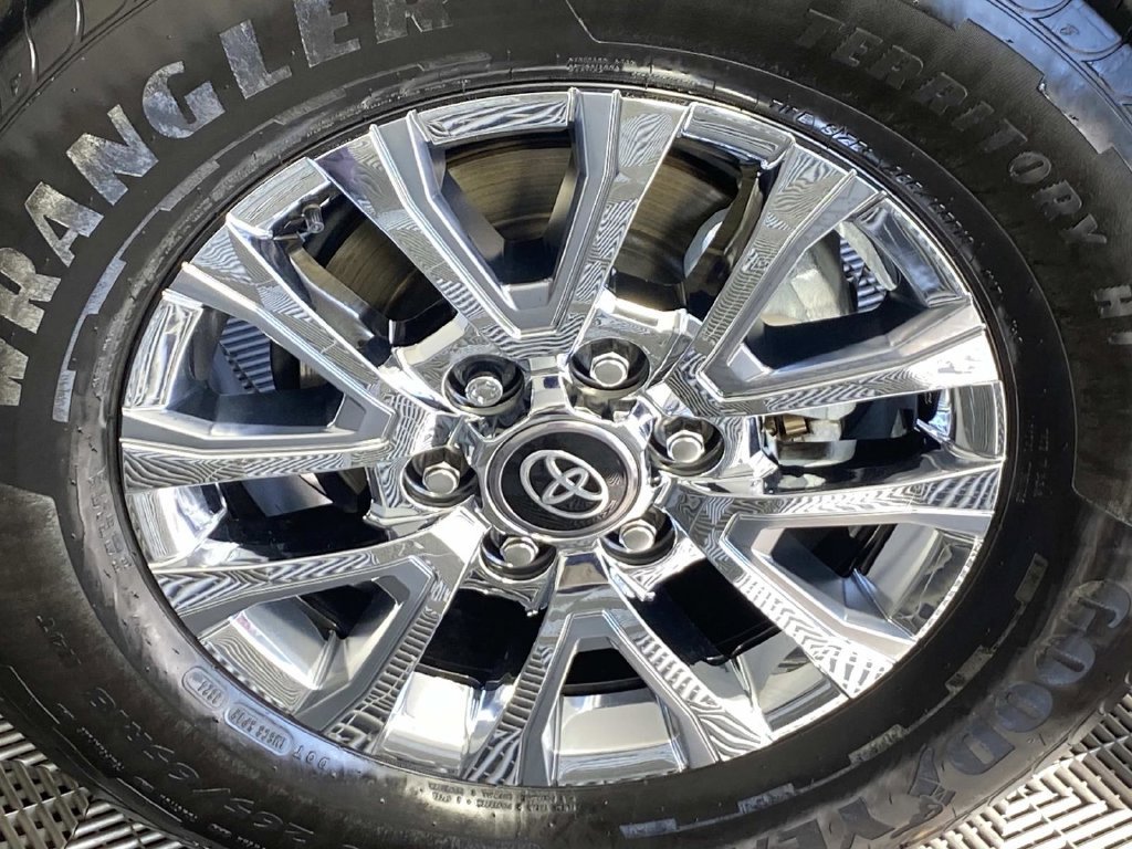 Used 2025 Toyota Tacoma Limited AWD/4WD image 29