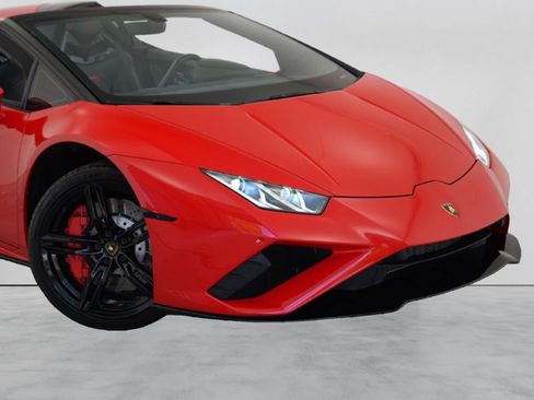 Used 2021 Lamborghini Huracan EVO RWD image 2