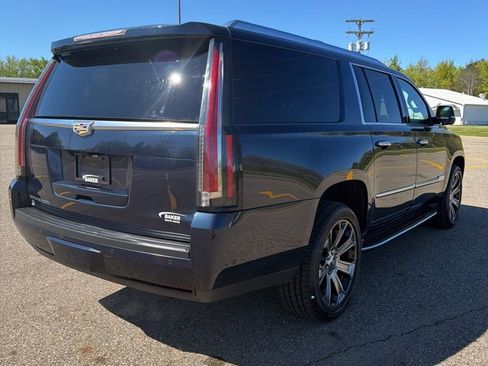 Used 2017 Cadillac Escalade ESV Premium Luxury AWD/4WD image 4