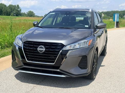 Used 2024 Nissan Kicks SV FWD image 9