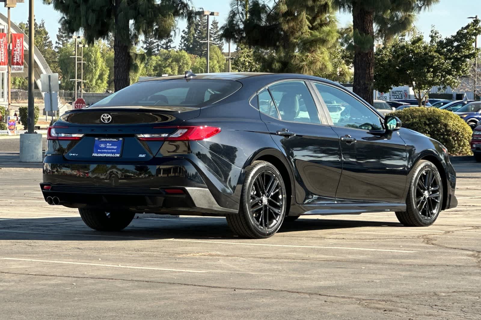 Used 2025 Toyota Camry SE w/ Convenience Package FWD image 2