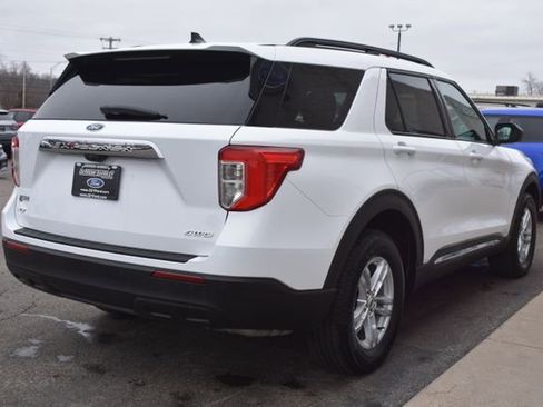 Used 2023 Ford Explorer XLT image 6