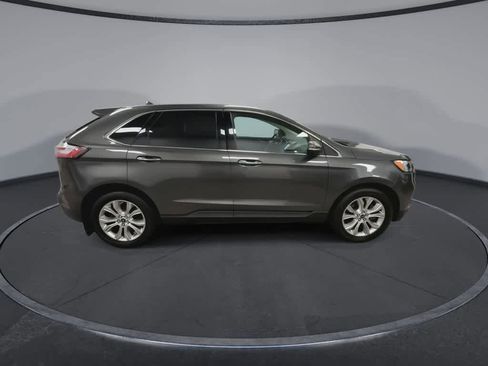 Used 2019 Ford Edge Titanium w/ Equipment Group 301A AWD/4WD image 9
