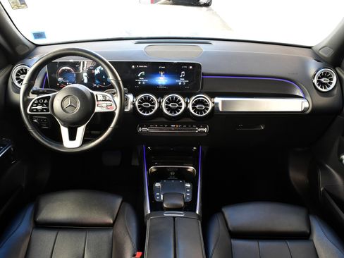 Used 2021 Mercedes-Benz GLB 250 4MATIC image 29