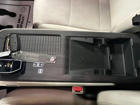 Used 2024 Nissan Ariya AWD image 19