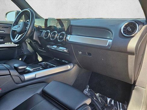 Used 2023 Mercedes-Benz GLB 250 4MATIC image 24