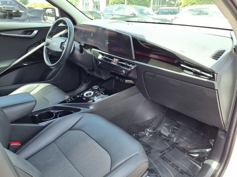 Used 2023 Kia Niro Wind FWD image 14
