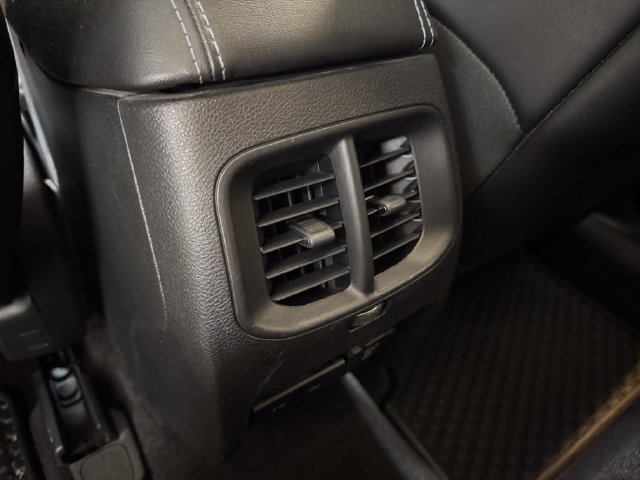 Used 2019 Jeep Cherokee Latitude Plus w/ Comfort/Convenience Group FWD image 19