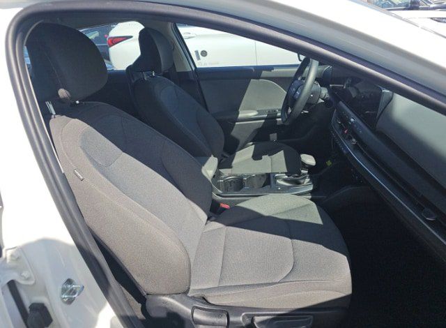 Used 2025 Kia K4 FWD image 19