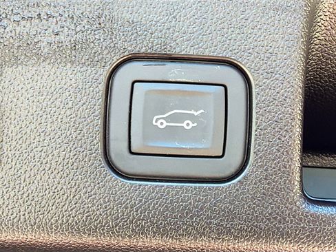 Used 2025 Chevrolet Equinox EV RS image 13