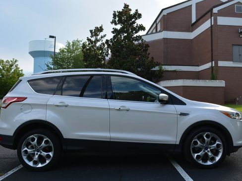 Used 2016 Ford Escape Titanium w/ Equipment Group 301A FWD image 4