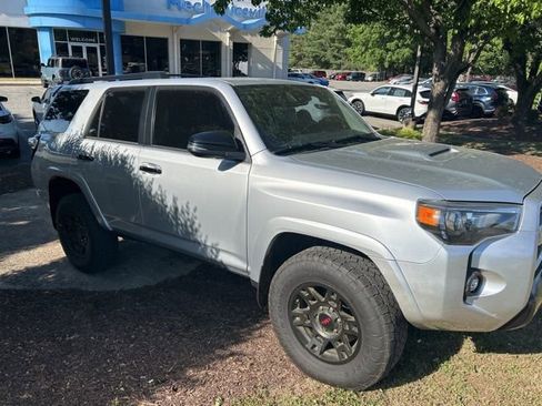 Used 2021 Toyota 4Runner Venture w/ Moonroof Package AWD/4WD image 5