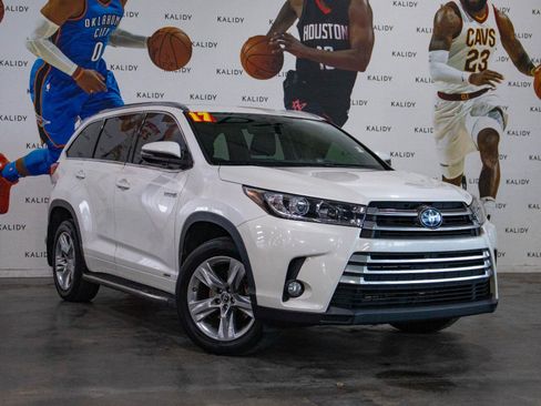 Used 2017 Toyota Highlander Limited AWD/4WD image 2