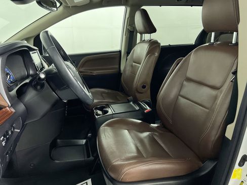 Used 2019 Toyota Sienna Limited Premium AWD/4WD image 12