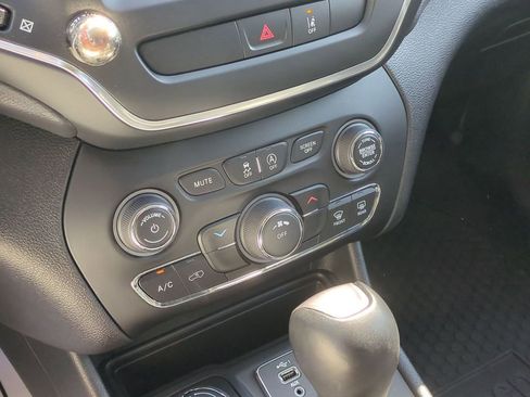 Used 2022 Jeep Cherokee Latitude w/ Sun & Sound Group image 20