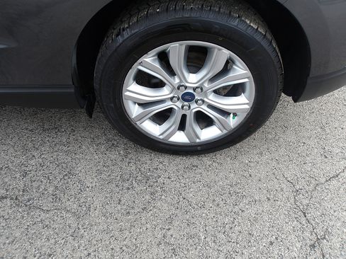 Used 2020 Ford Edge Titanium image 24