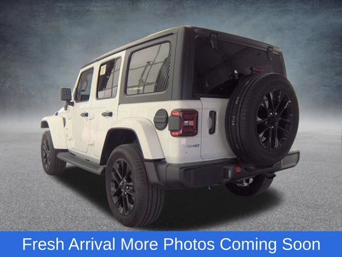 Used 2023 Jeep Wrangler Unlimited Sahara w/ Cold Weather Group AWD/4WD image 5