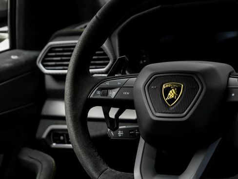 Used 2023 Lamborghini Urus Performante AWD/4WD image 17