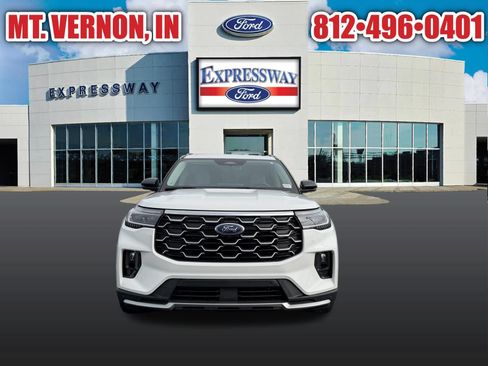 Used 2025 Ford Explorer Platinum w/ Ultimate Package RWD image 4