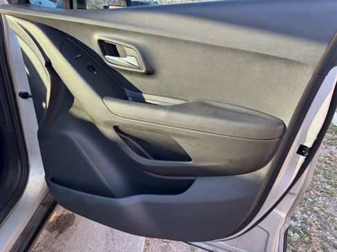 Used 2019 Chevrolet Trax LT FWD image 24