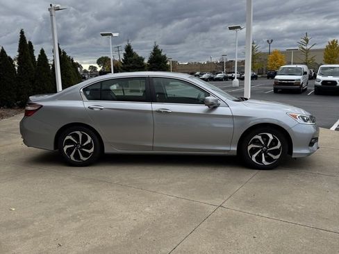 Used 2017 Honda Accord EX image 2