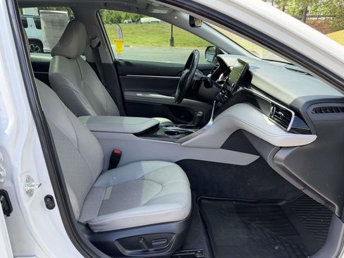 Used 2023 Toyota Camry XSE FWD image 12