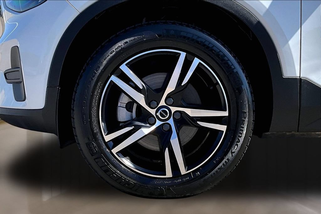 Used 2025 Volvo XC40 B5 Core AWD/4WD image 8
