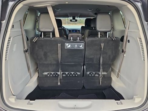 Used 2020 Chrysler Pacifica Touring-L image 17