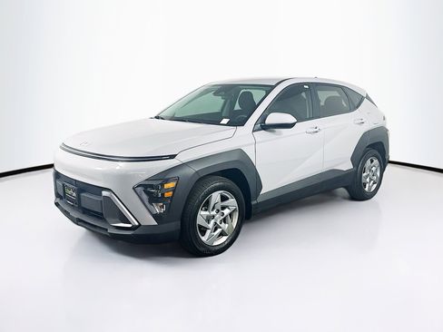 Used 2025 Hyundai Kona SE image 3