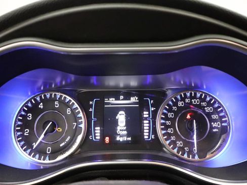 Used 2016 Chrysler 200 Limited Platinum FWD image 4