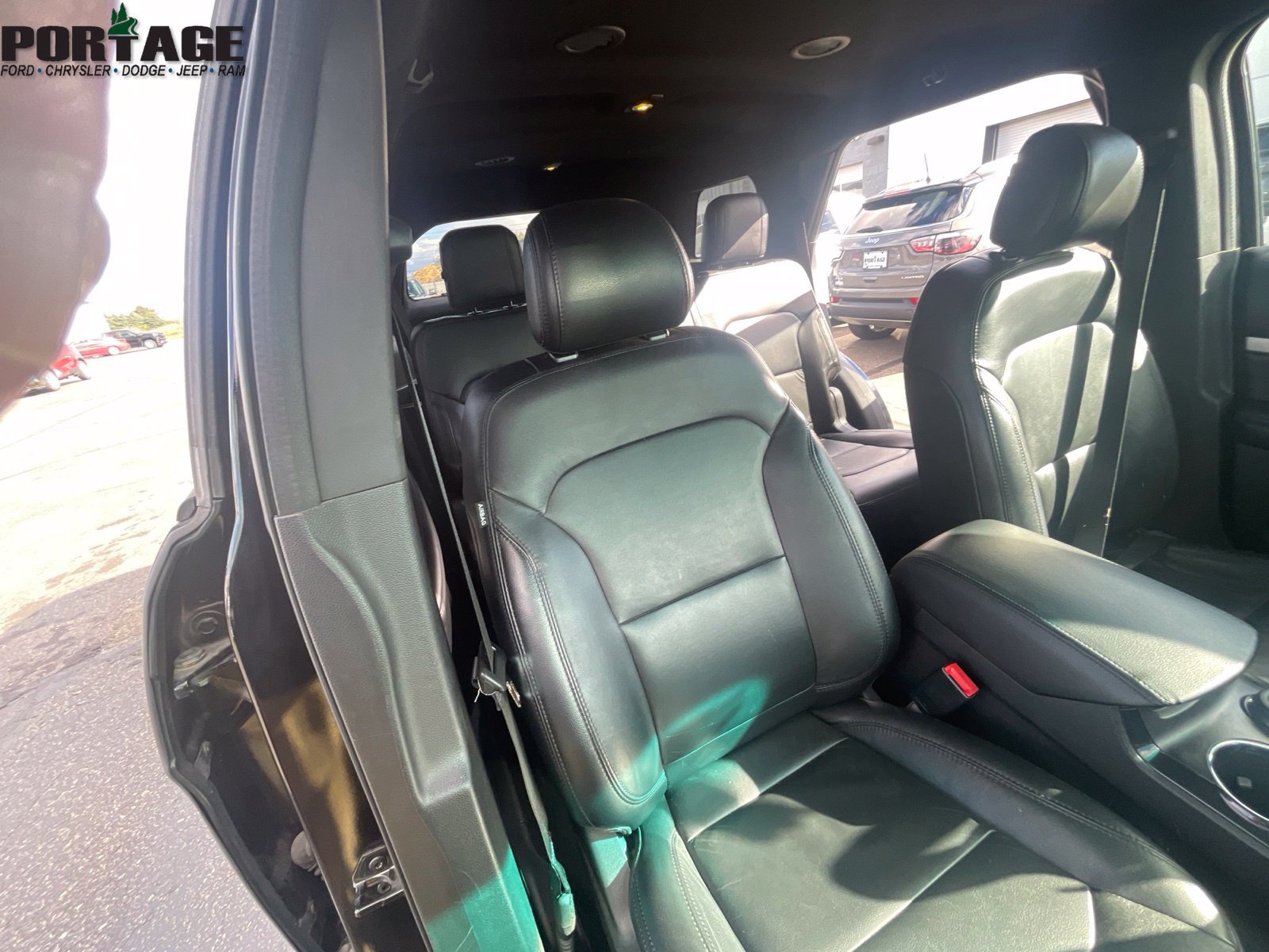 Used 2017 Ford Explorer XLT w/ Equipment Group 202A AWD/4WD image 22