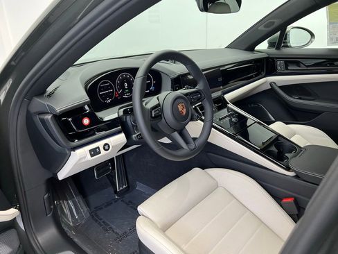 New 2026 Porsche Panamera 4 image 4