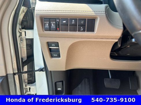 Used 2018 Honda Odyssey EX-L image 25