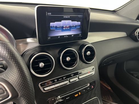 Used 2019 Mercedes-Benz GLC 350e 4MATIC image 30