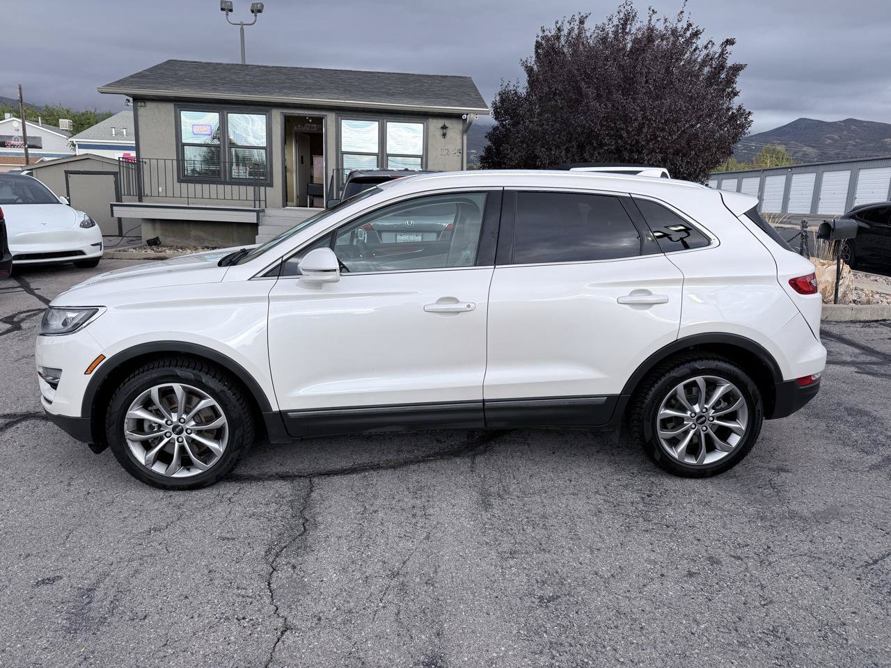 Used 2017 Lincoln MKC Select w/ Select Plus Package AWD/4WD image 2