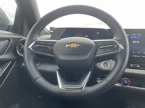 Used 2025 Chevrolet Equinox LT w/ Convenience Package II image 17