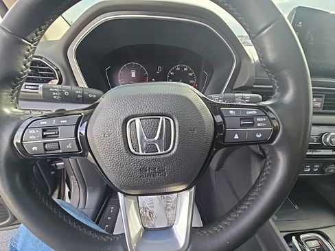 Used 2024 Honda Pilot Touring image 17